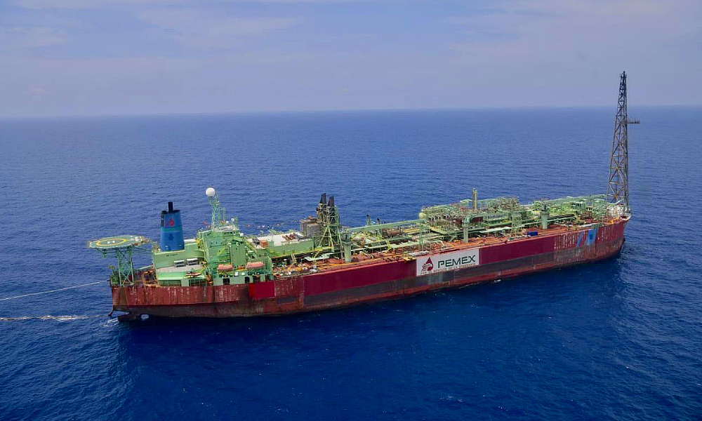 Barriles de petróleo de Pemex ante el anuncio de que Japón importará crudo de México.