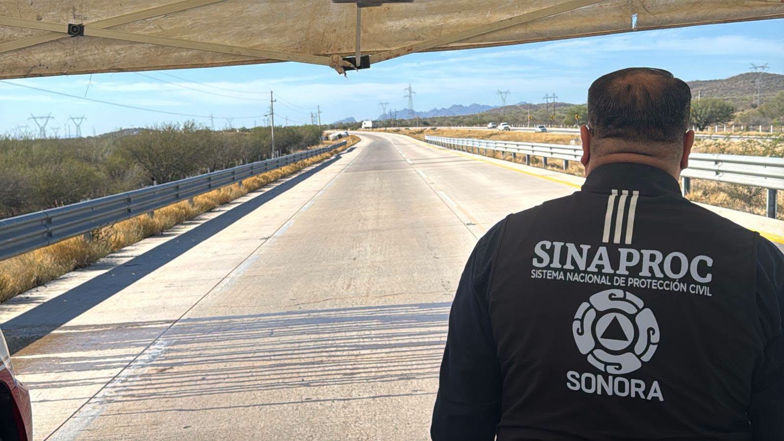 La volcadura de una pipa de amoniaco en el km 168 de la autopista Guaymas-Hermosillo provocó cierres carreteros. CAPUFE habilitó paso a contraflujo.