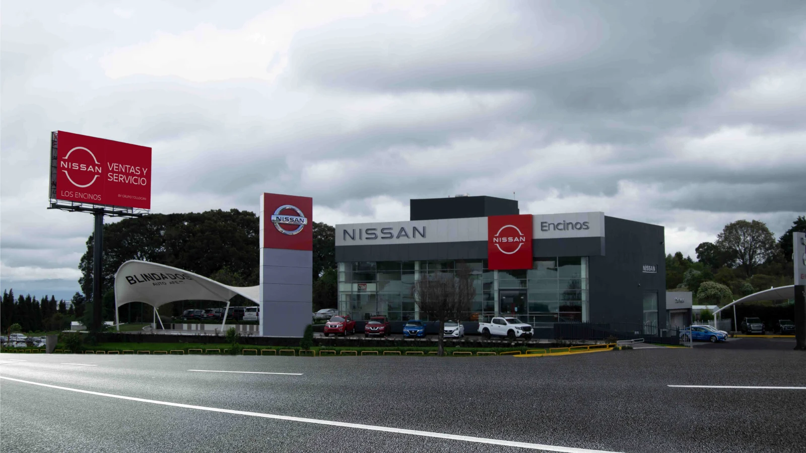 Vehículo en agencia durante el llamado a revisión de Nissan emitido por Profeco.