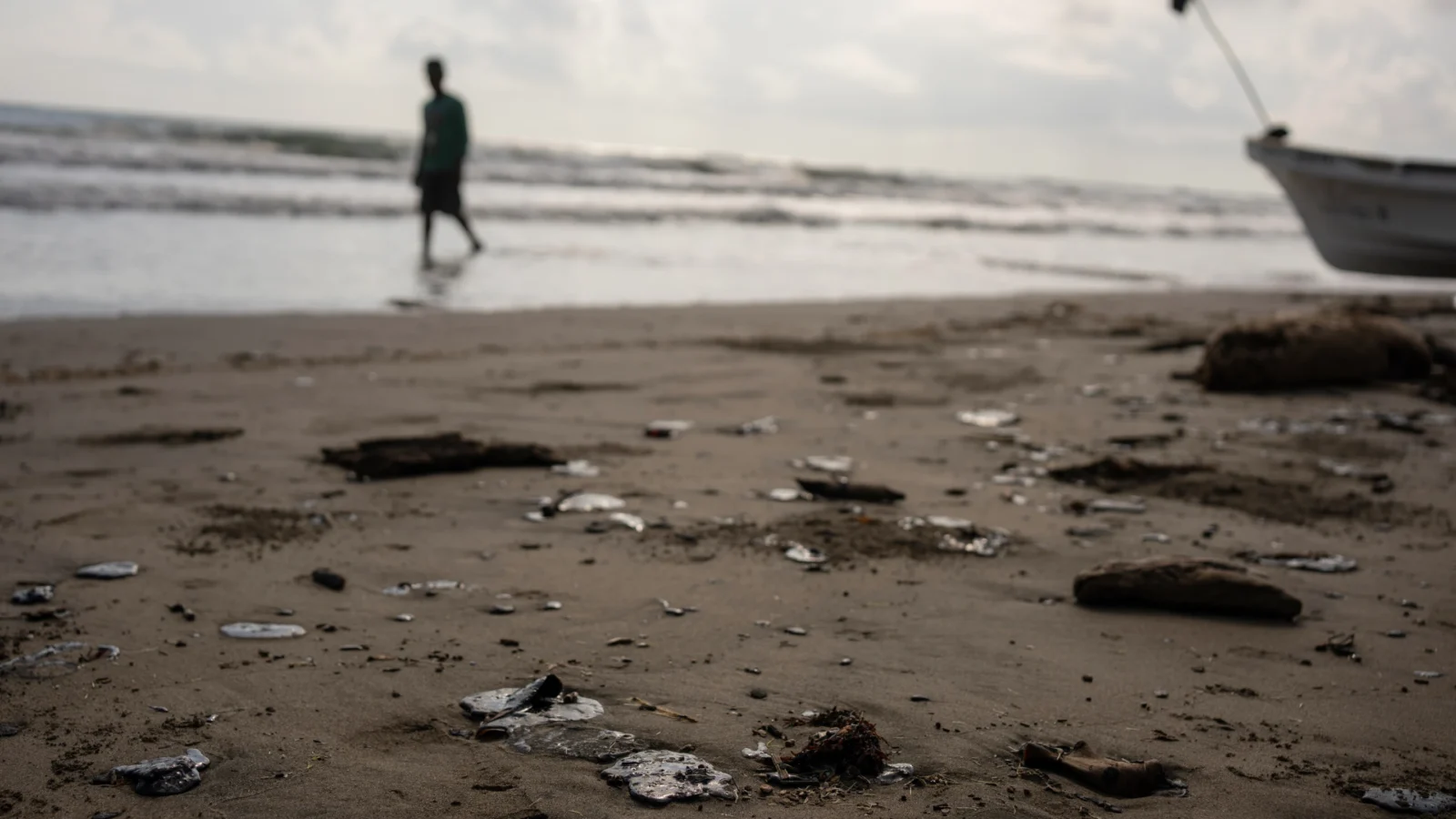 Mancha del derrame de petróleo en el Golfo de México cerca de instalaciones de Pemex.
