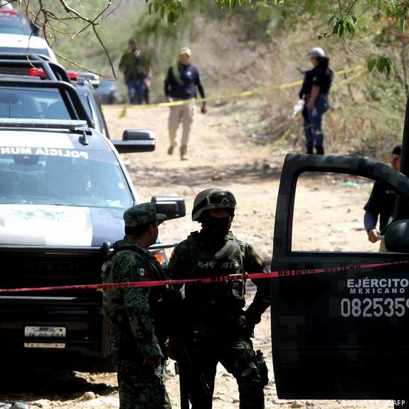 Fuerte movilización policial en Tehuitzingo tras el asesinato de 10 integrantes de una familia.