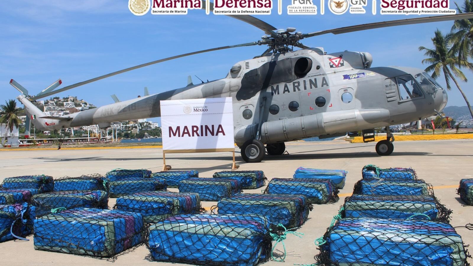 Embarcación menor asegurada por elementos de la Secretaría de Marina en las costas de Guerrero.