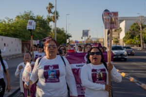 Integrantes del colectivo Madres Buscadoras de Sonora participan en una marcha para exigir a las autoridades agilizar la búsqueda de sus familiares desaparecidos, en Hermosillo, estado de Sonora, México, el 9 de mayo de 2026.