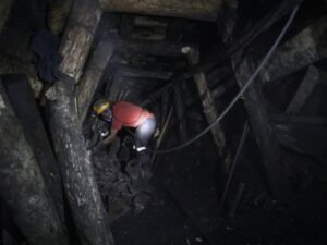 Equipos de rescate de la Agencia Nacional de Minería en Sutatausa tras la explosión en mina de Colombia.