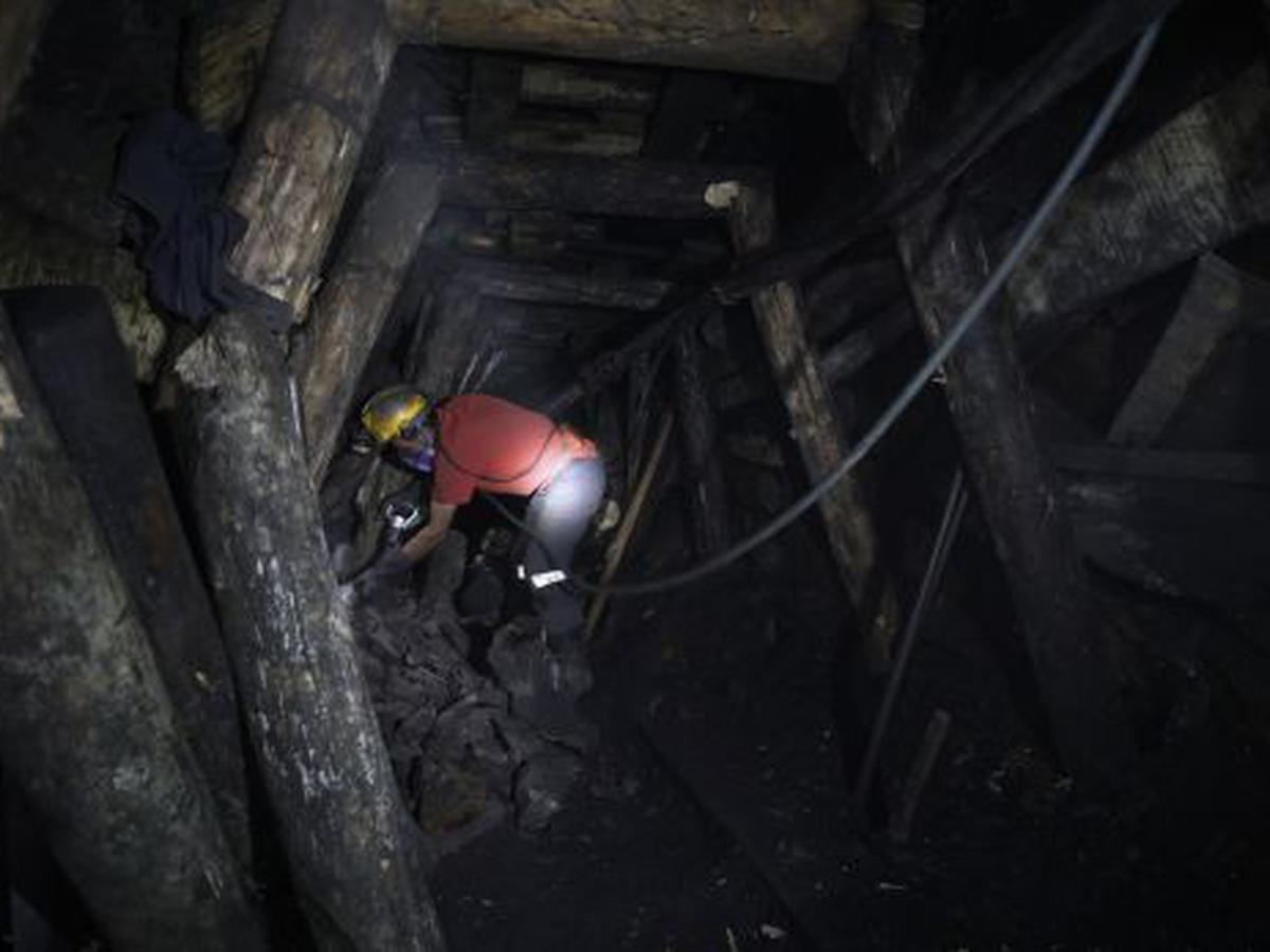 Equipos de rescate de la Agencia Nacional de Minería en Sutatausa tras la explosión en mina de Colombia.
