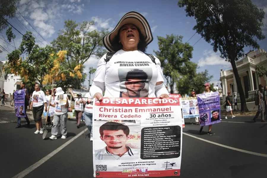 Integrantes de colectivos durante la XIV Marcha por la Dignidad de las Madres Buscadoras en la Ciudad de México.