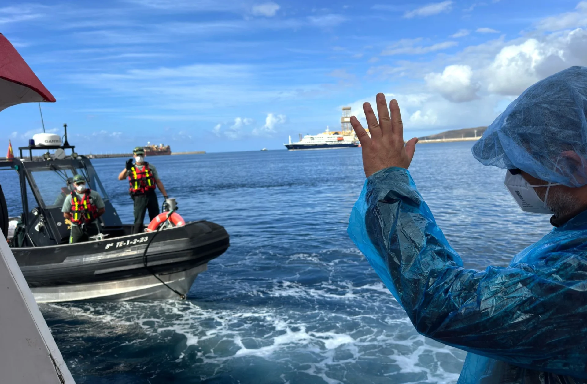 Operativo médico y de seguridad durante la evacuación de los pasajeros del buque MV Hondius en Tenerife.