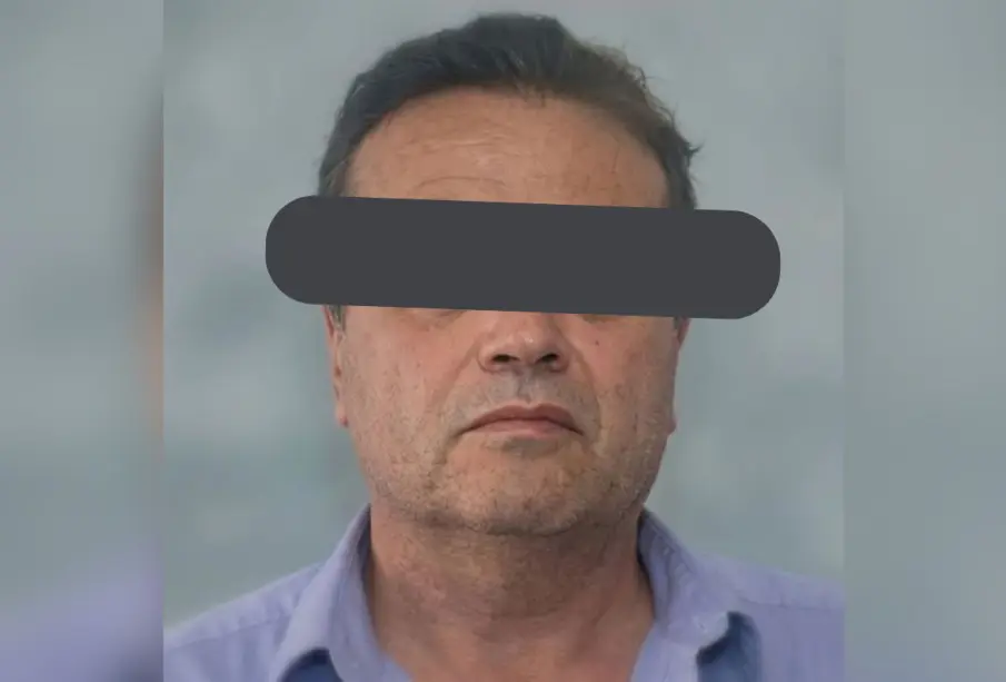 Ficha de búsqueda emitida por la Fiscalía de Sonora para localizar al médico implicado en el caso de sueros vitaminados.