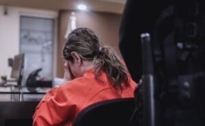 Roxana N. durante audiencia de vinculación a proceso por muerte de su hijo, el niño Vicente.