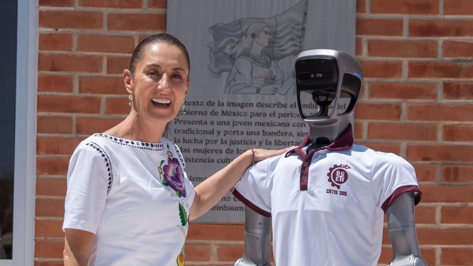 La presidenta Claudia Sheinbaum durante la inauguración de la Universidad Nacional Rosario Castellanos en Kanasín, Yucatán.