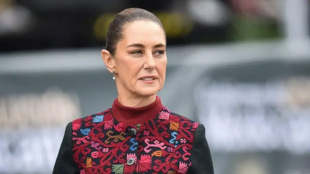 La presidenta de México durante su conferencia matutina en el Salón Tesorería.