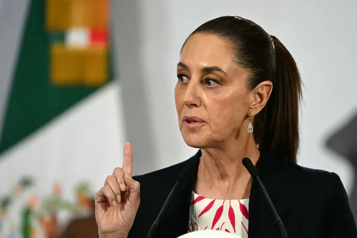 La presidenta Claudia Sheinbaum durante su conferencia de prensa matutina en Palacio Nacional.