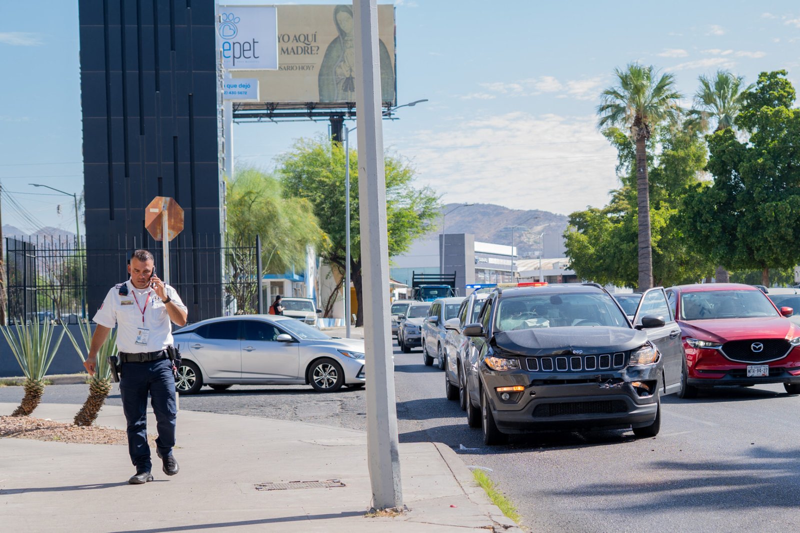 Lugar del choque entre un vehículo particular y una unidad de la AMIC en el bulevar Rodríguez.