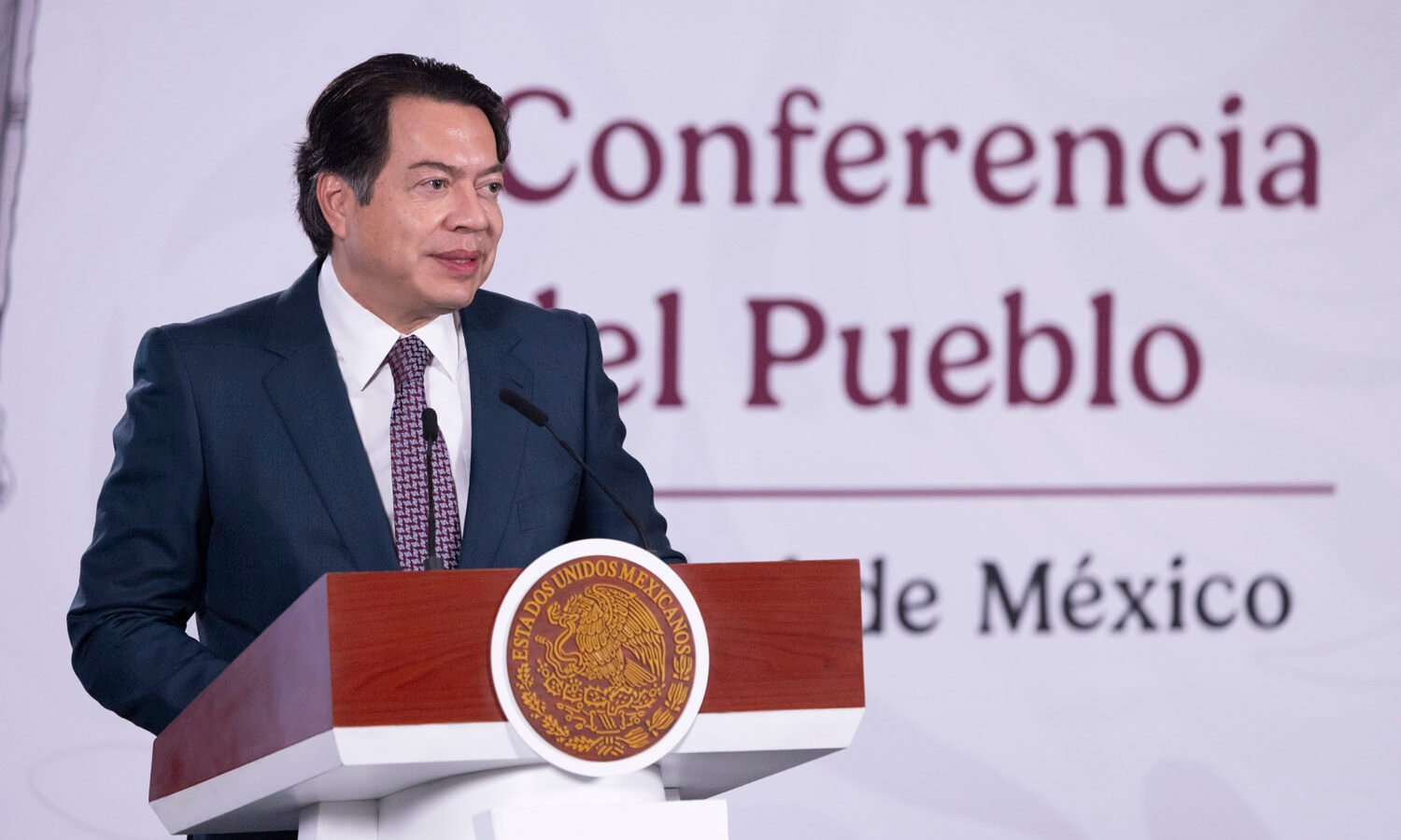 El secretario de Educación, Mario Delgado, durante la conferencia matutina informando sobre la situación de las academias militarizadas.