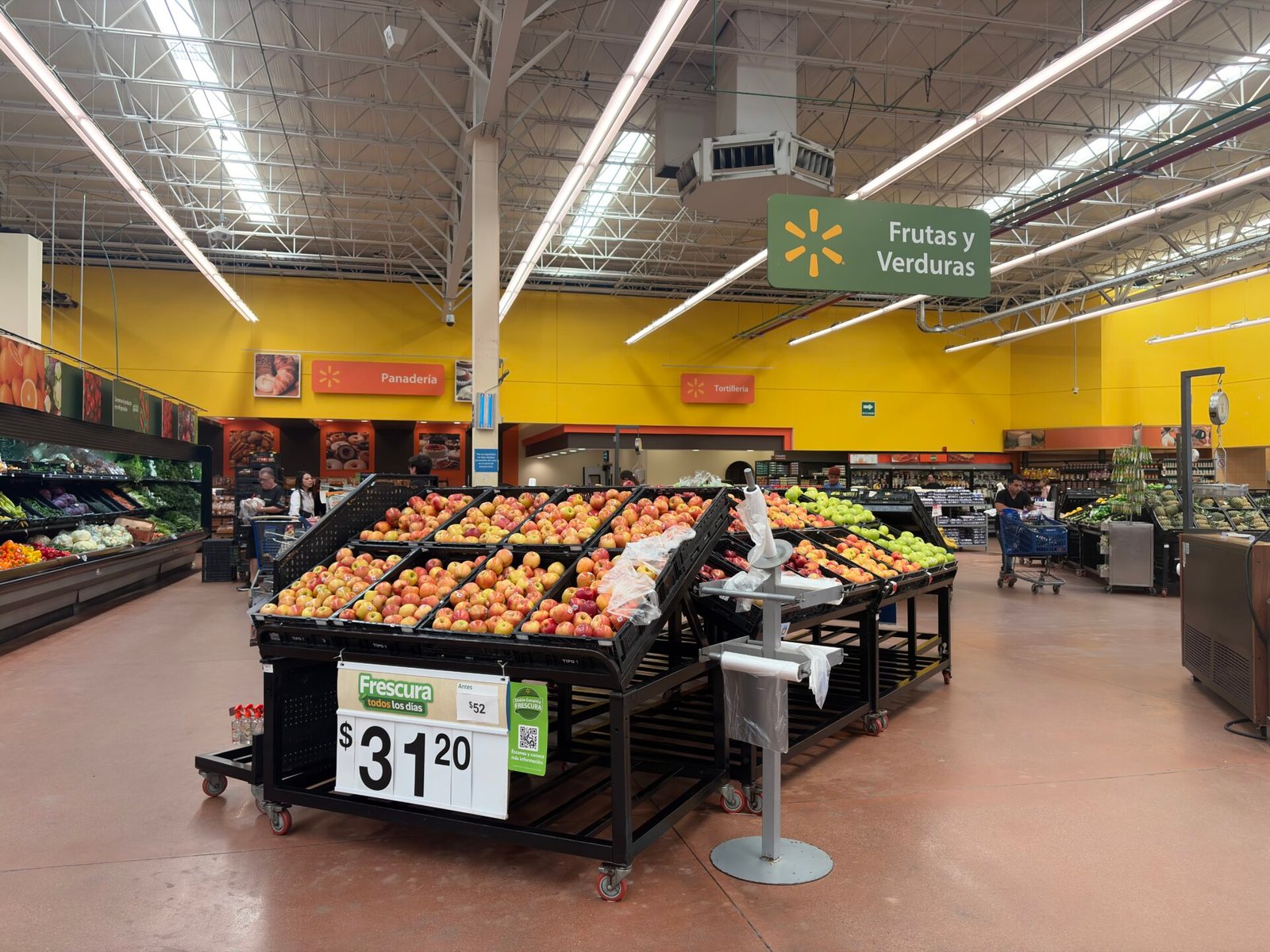 Fachada de la tienda Walmart ubicada en el bulevar Morelos, en Hermosillo. 