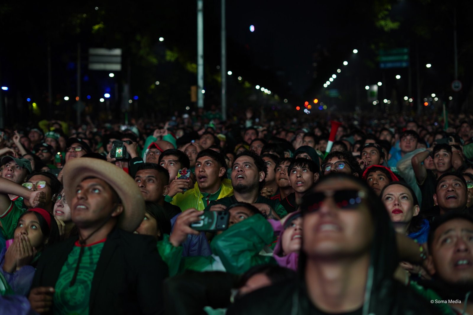 Miles de aficionados sufren la eliminación del Tricolor en el Ángel de la Independencia; Inglaterra elimina a México del Mundial 2026.