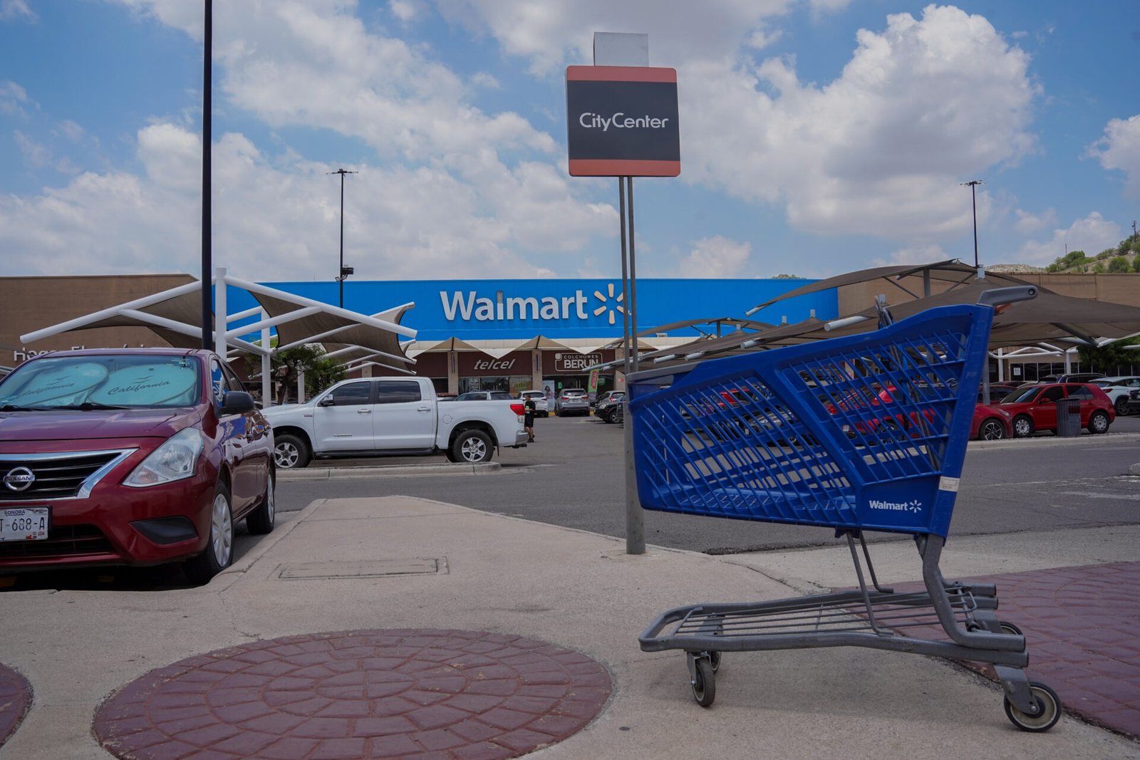 Fachada de la tienda Walmart ubicada en el bulevar Morelos, en Hermosillo.