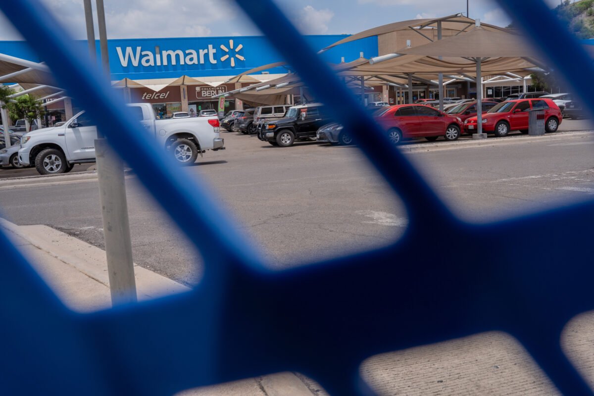 Fachada de la tienda Walmart ubicada en el bulevar Morelos, en Hermosillo.