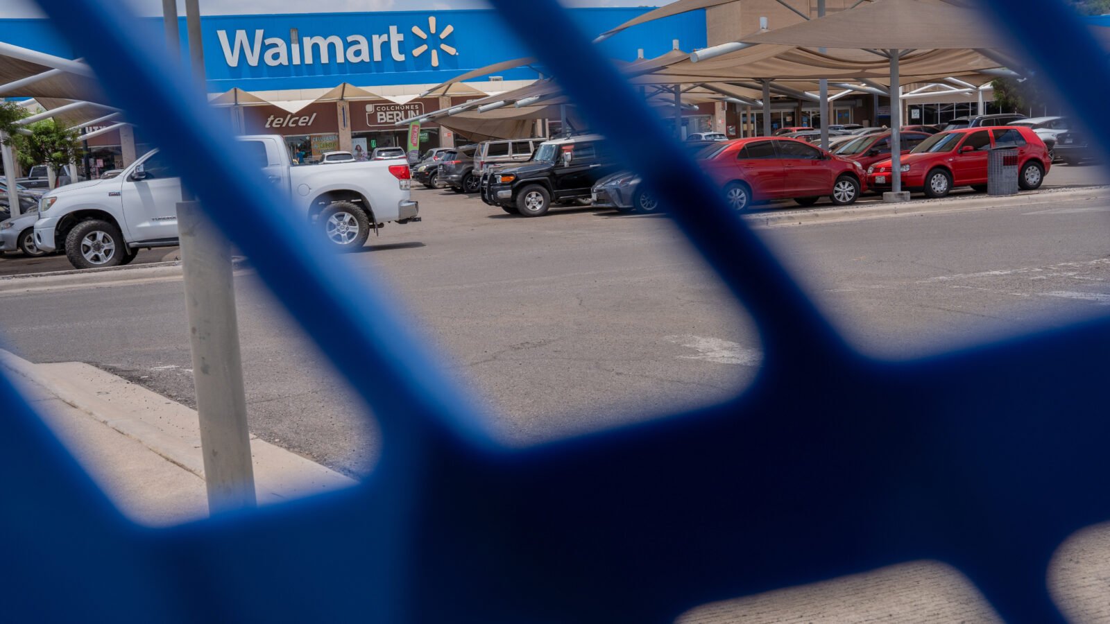 Fachada de la tienda Walmart ubicada en el bulevar Morelos, en Hermosillo.