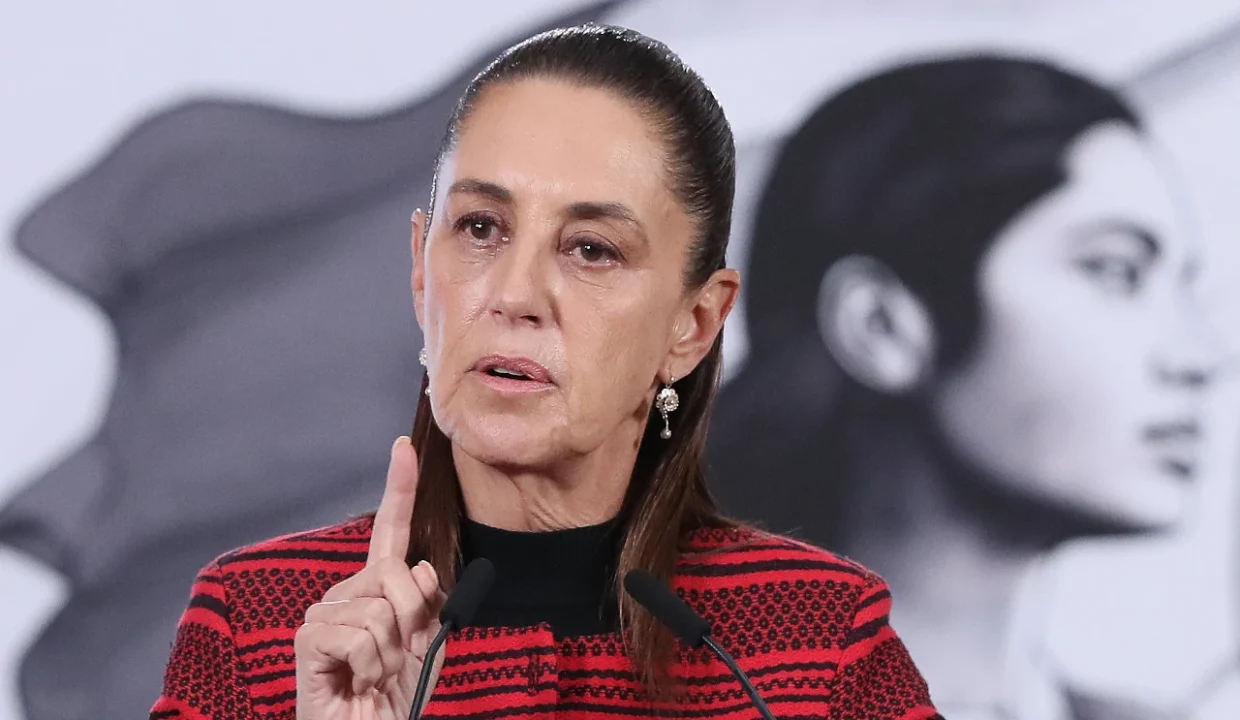 La presidenta Claudia Sheinbaum durante su conferencia de prensa anunciando acciones legales contra abusos migratorios en Estados Unidos.