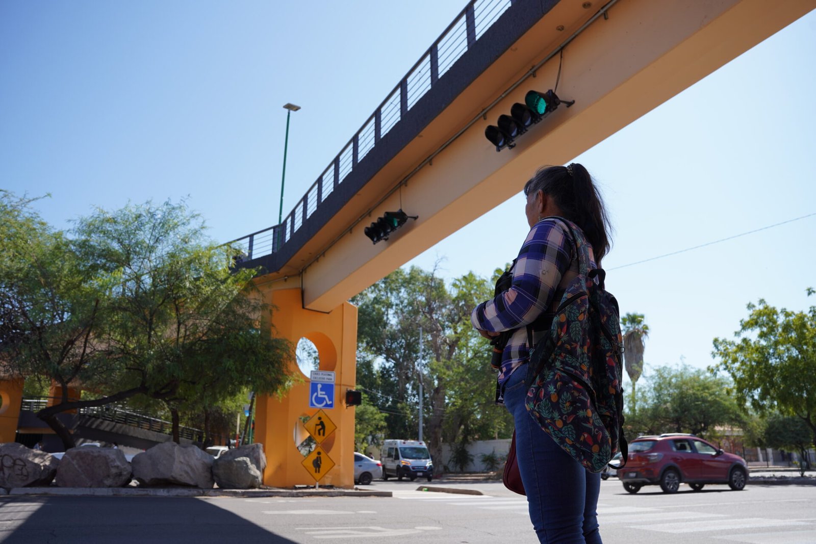 Nuevo semáforo peatonal junto a la Unison en Hermosillo.