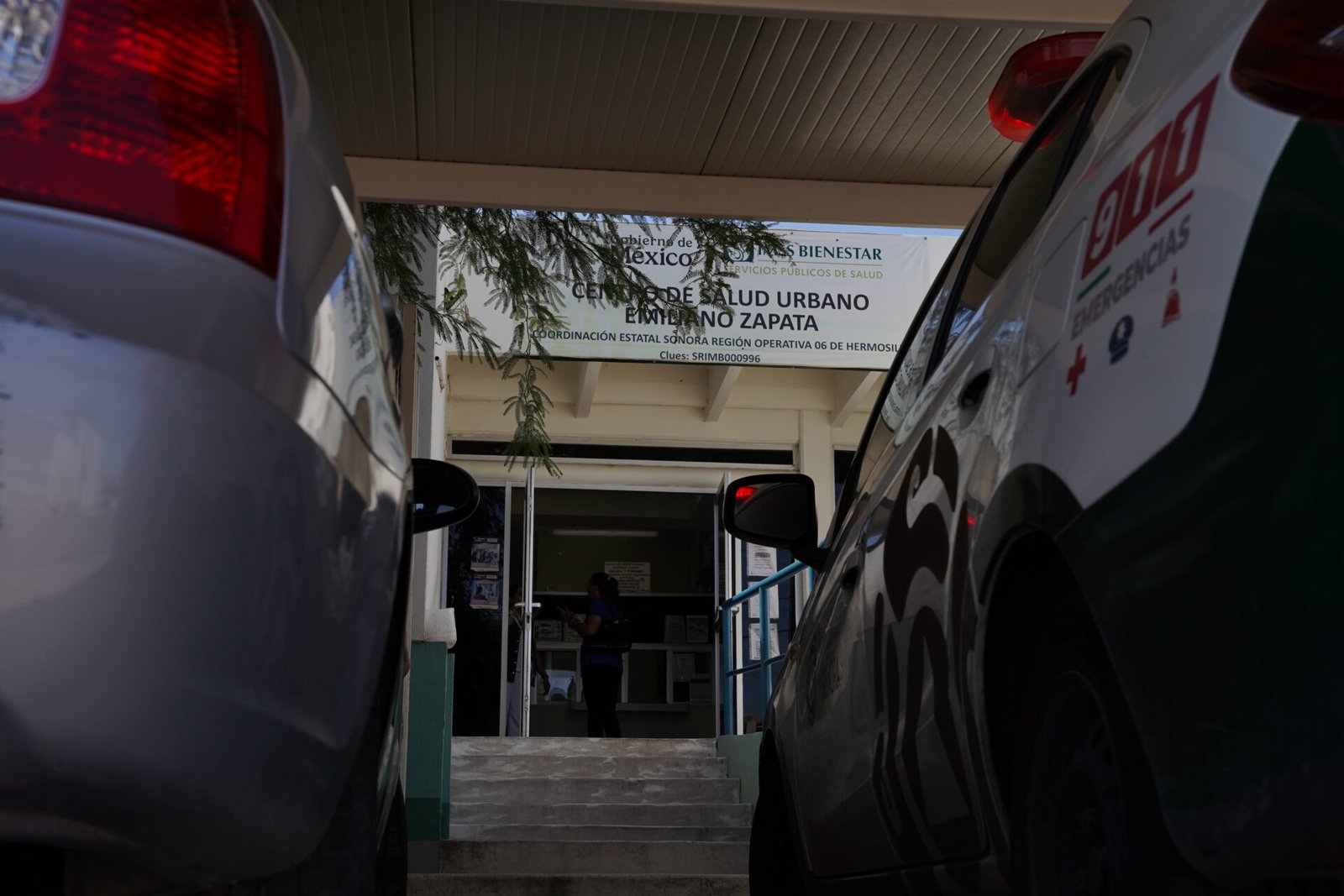 Fachada del Centro de Salud Urbano del IMSS en Hermosillo tras el reporte de derrame de ácido muriático.