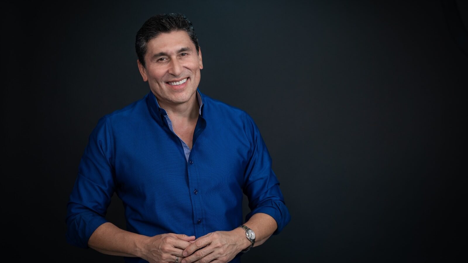 Cartel oficial de la presentación del tour Feliz Mente Imperfectos de César Lozano en Hermosillo.