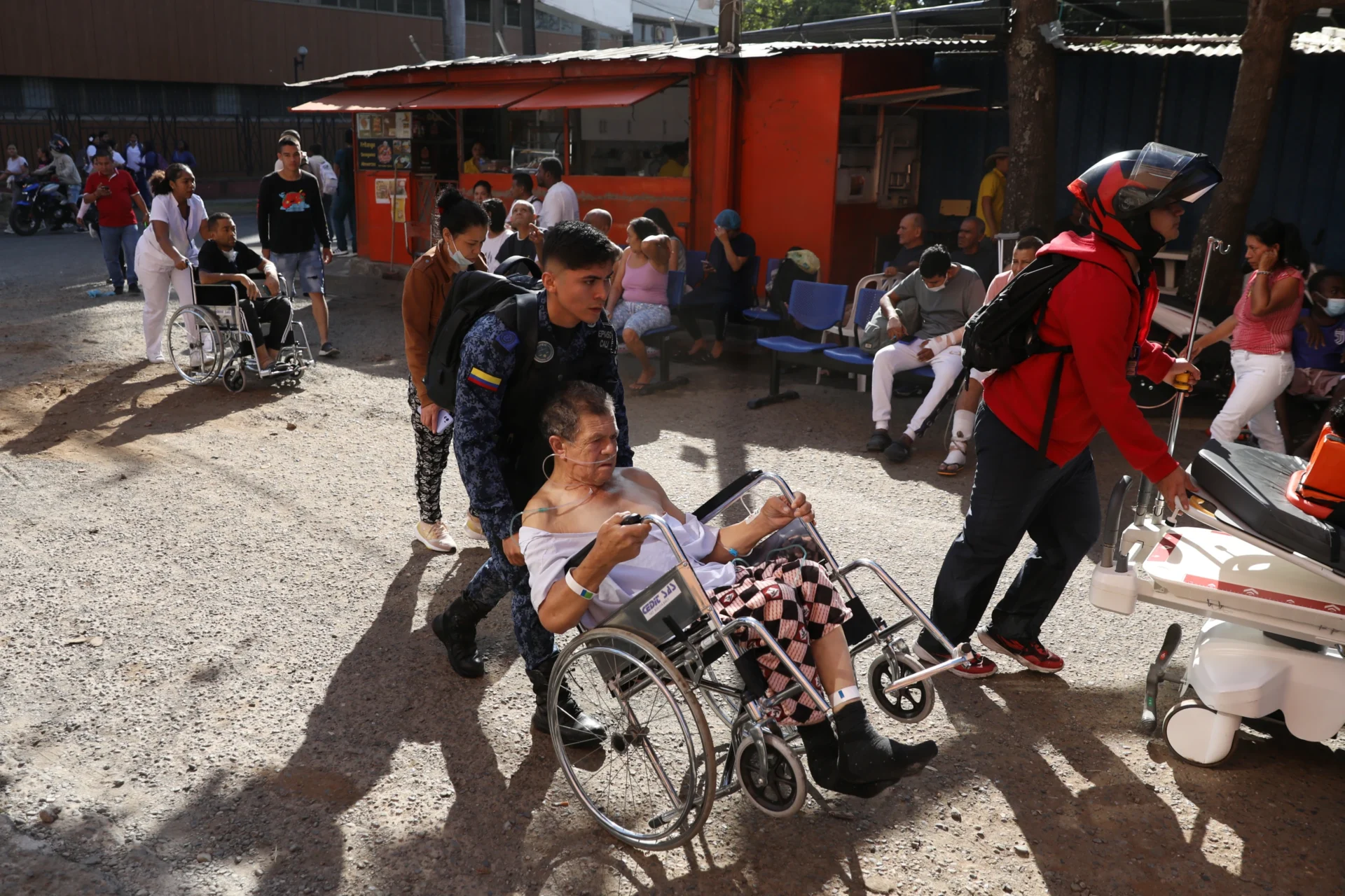 Estructuras colapsadas y daños materiales severos tras el terremoto de magnitud 7.4 registrado en el Pacífico colombiano.