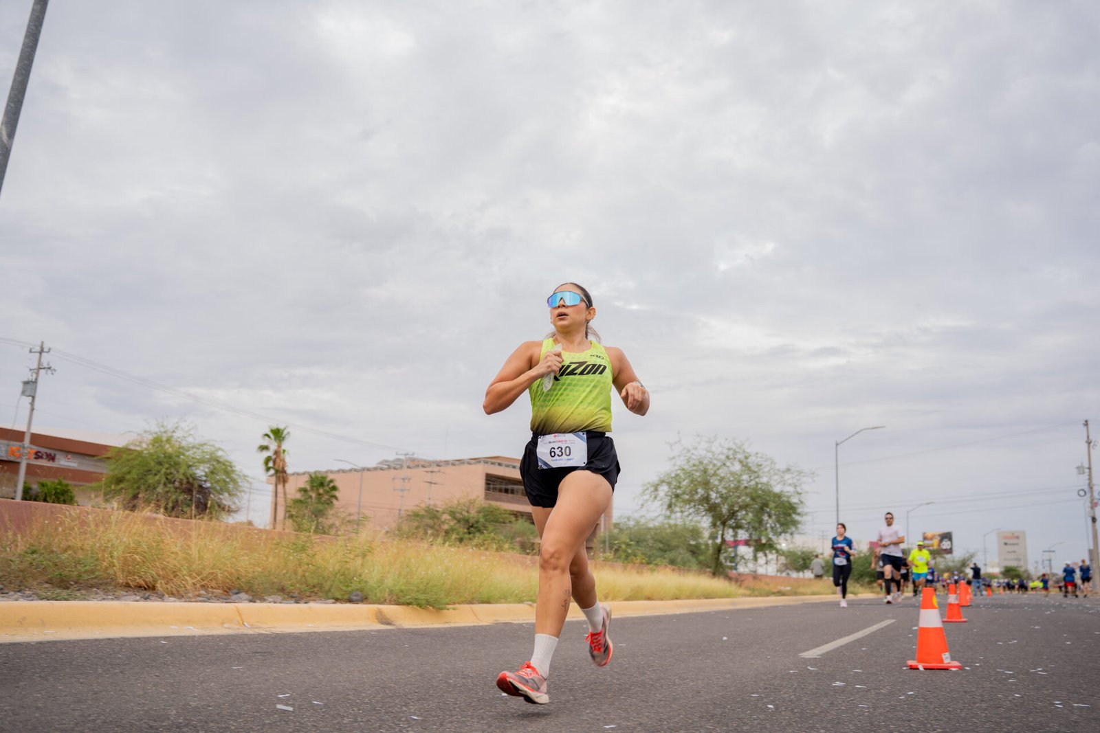 Corredores participan en las distancias de 5k y 10k durante la séptima edición de la Carrera Todo México Salvando Vidas en Hermosillo.
